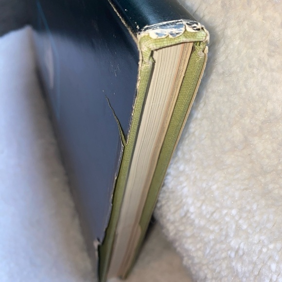 Hummel The Complete Collector’s Guide & Illustrated Reference HC Book 1979 - Picture 3 of 13